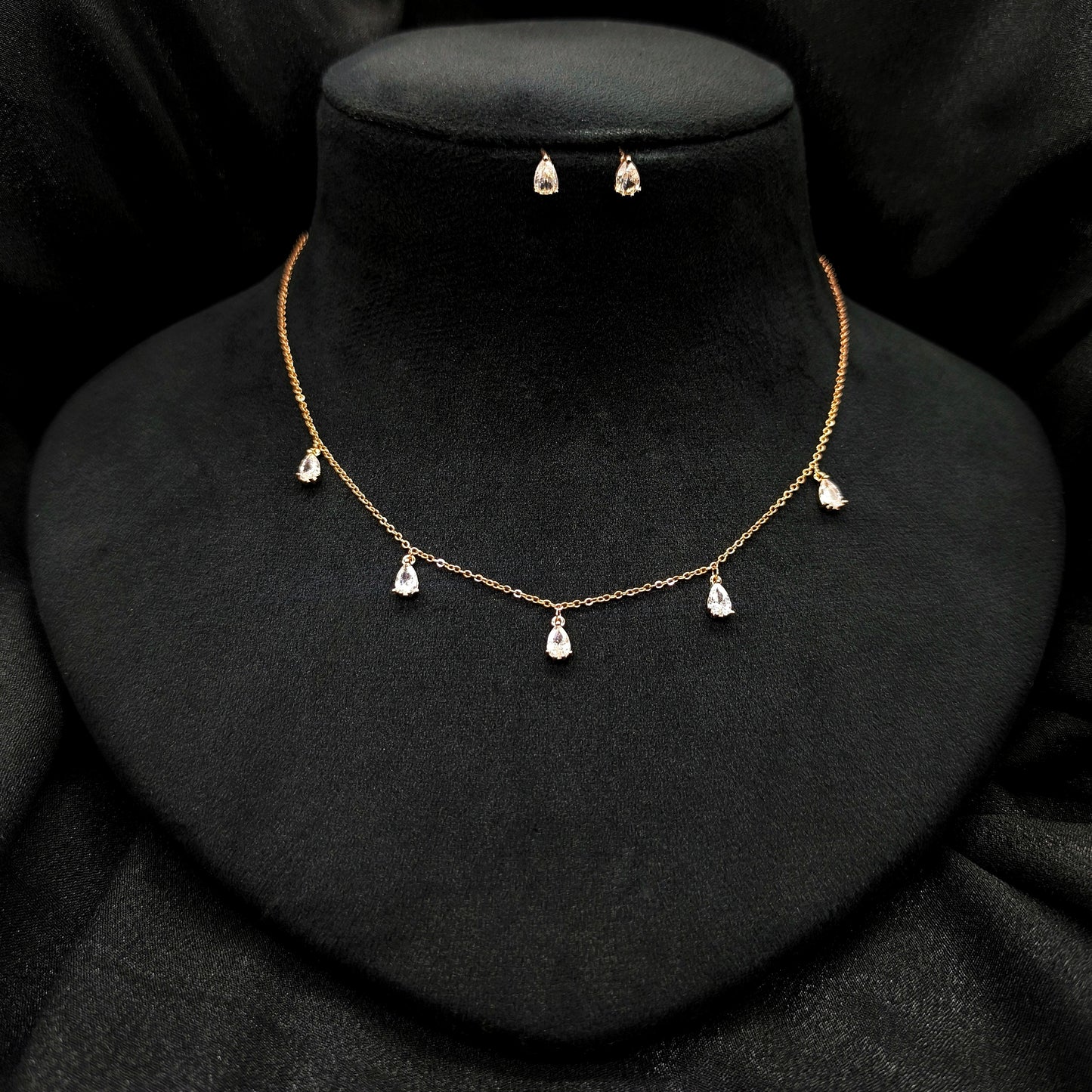 Drop shape Western Pendant Set