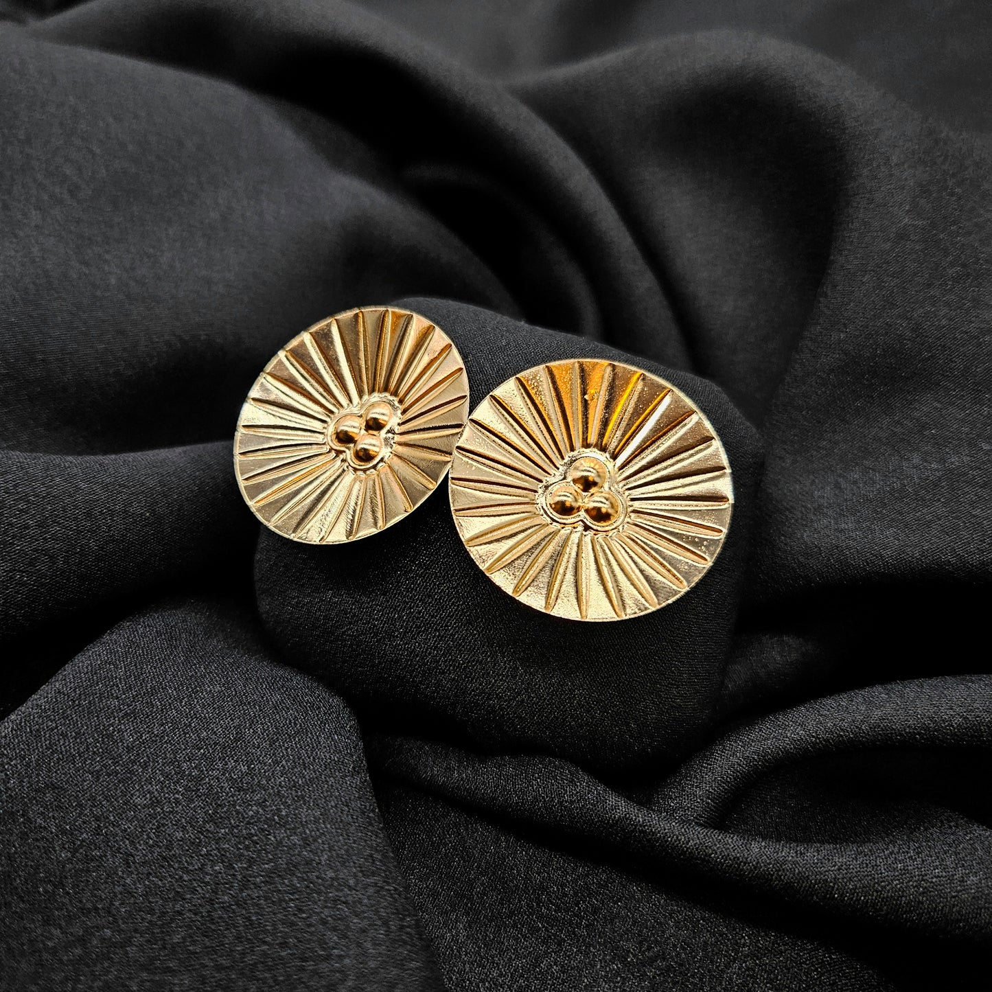 gold trendy stud earring /antique earring