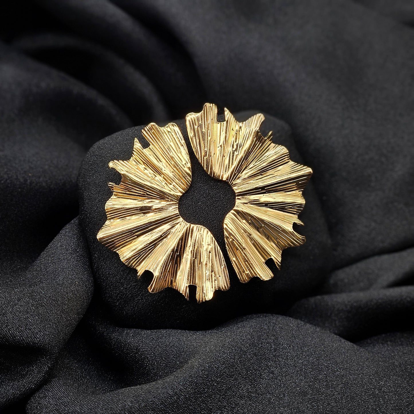 GOLD FLOWER TRENDING EARRING /Antique Earring