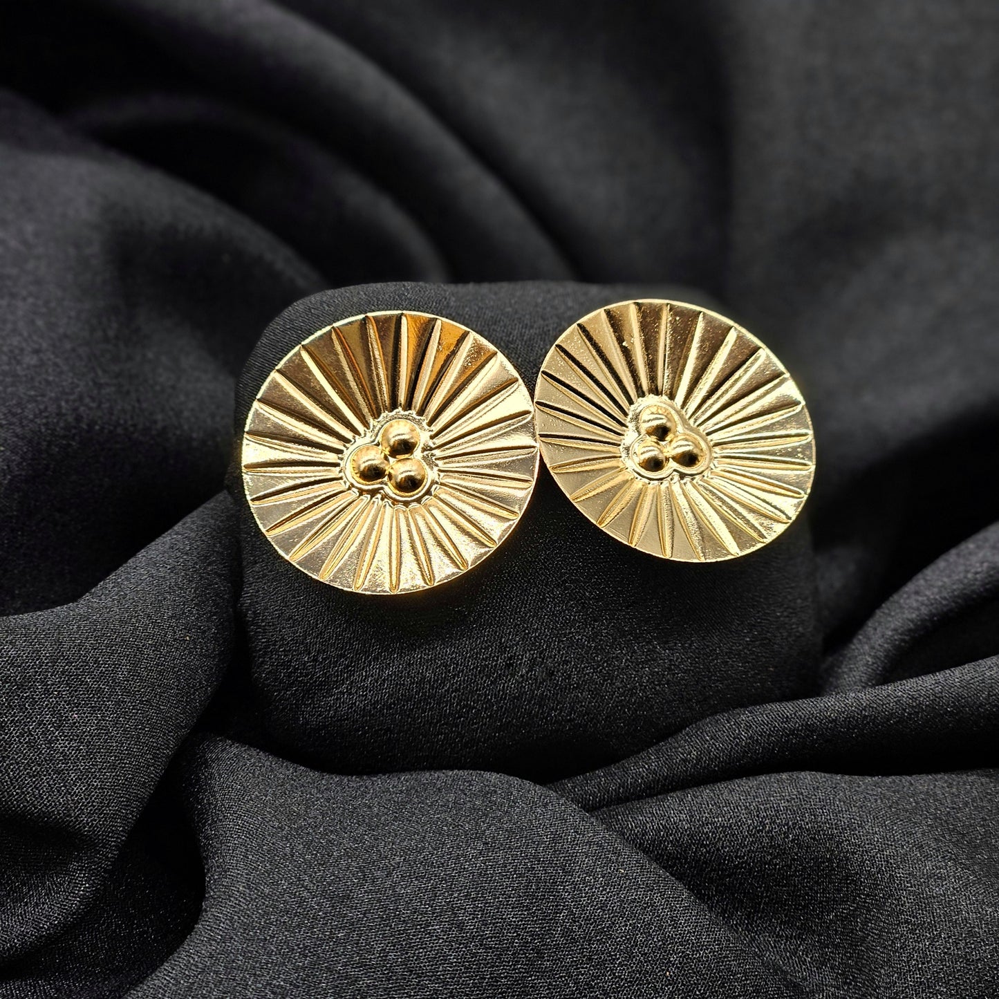 gold trendy stud earring /antique earring