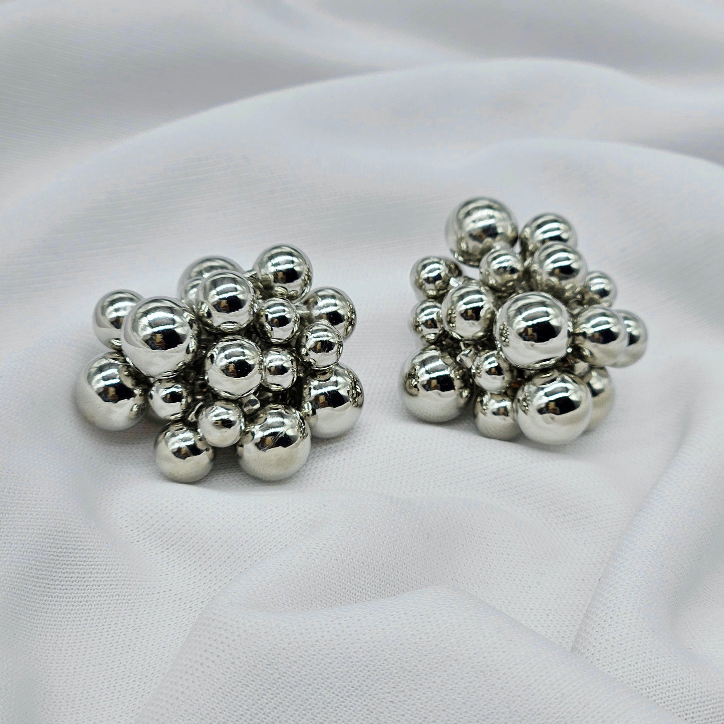 glow antitarnish studs / casual earring