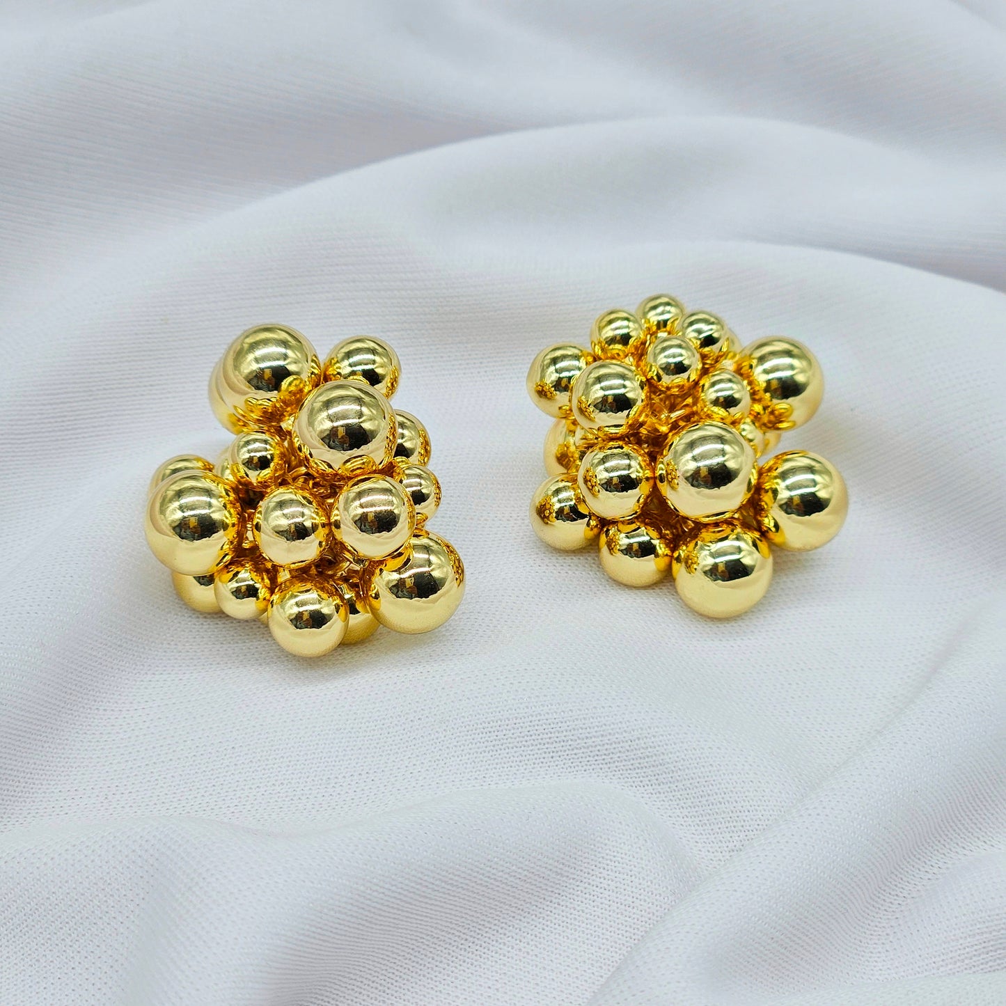 glow antitarnish studs / casual earring