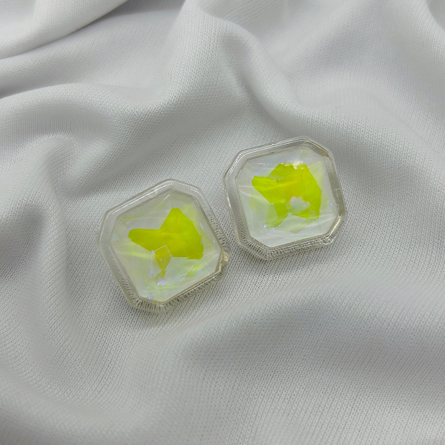 round shape light yellow scatter acrylic earring