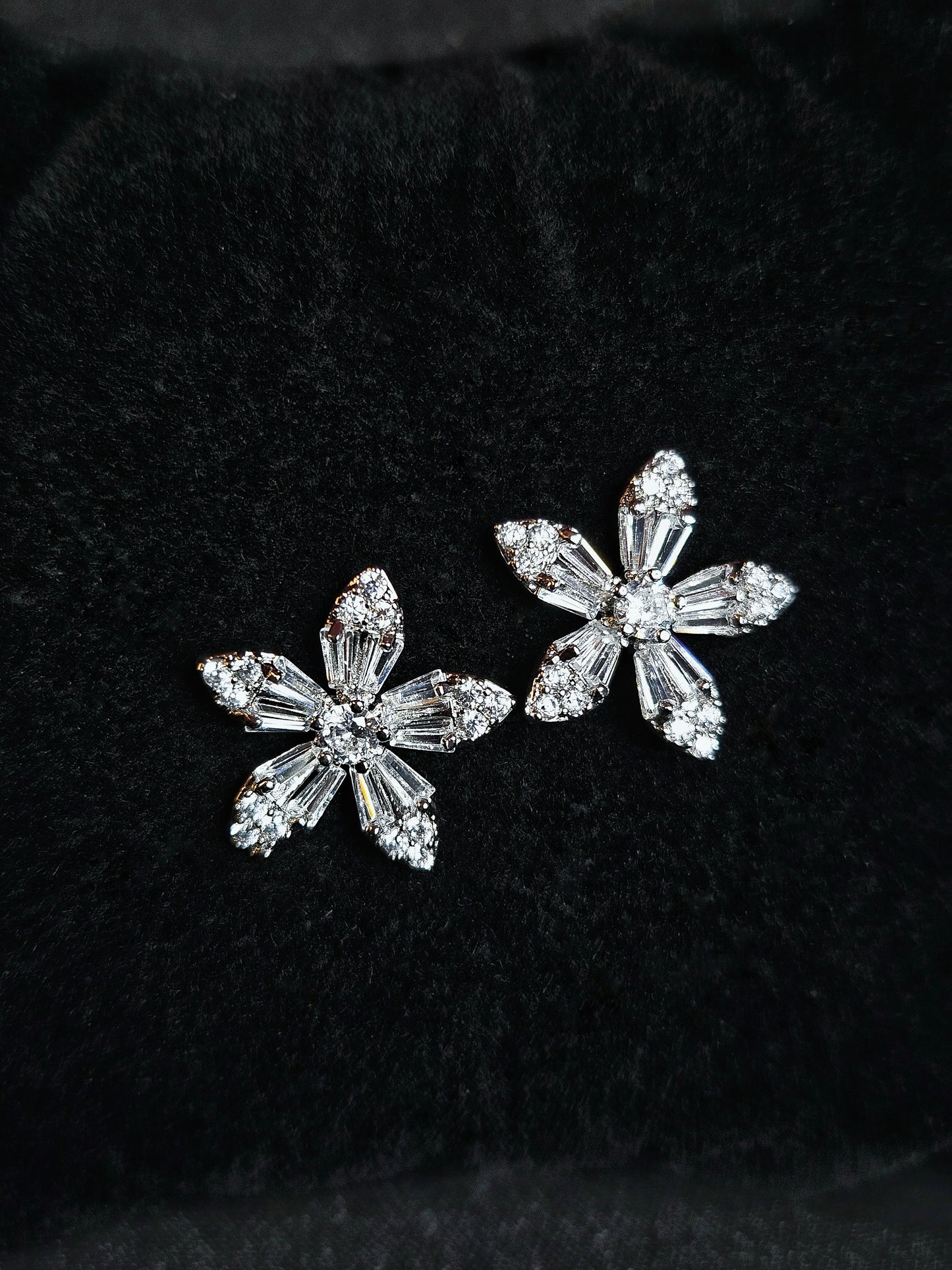 Silver Flower Pendant Set / Arthave Collection