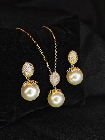 Pearl Pendant Set / Arthave Collection