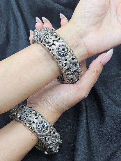 TRENDY GRACEFUL OXIDISES BANGLES FOR WOMEN