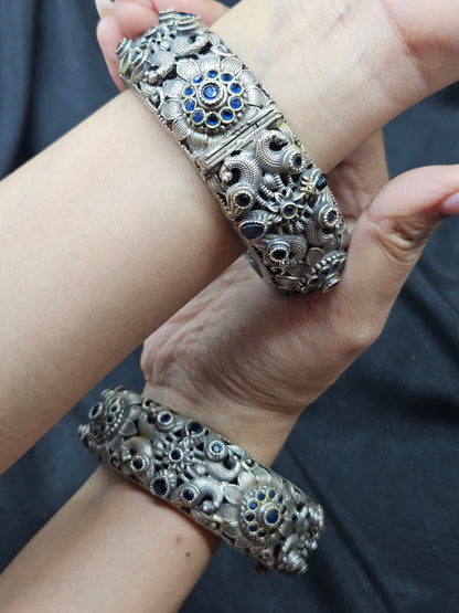 TRENDY GRACEFUL OXIDISES BANGLES FOR WOMEN