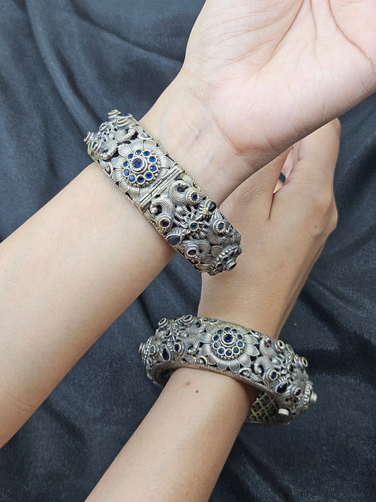 TRENDY GRACEFUL OXIDISES BANGLES FOR WOMEN