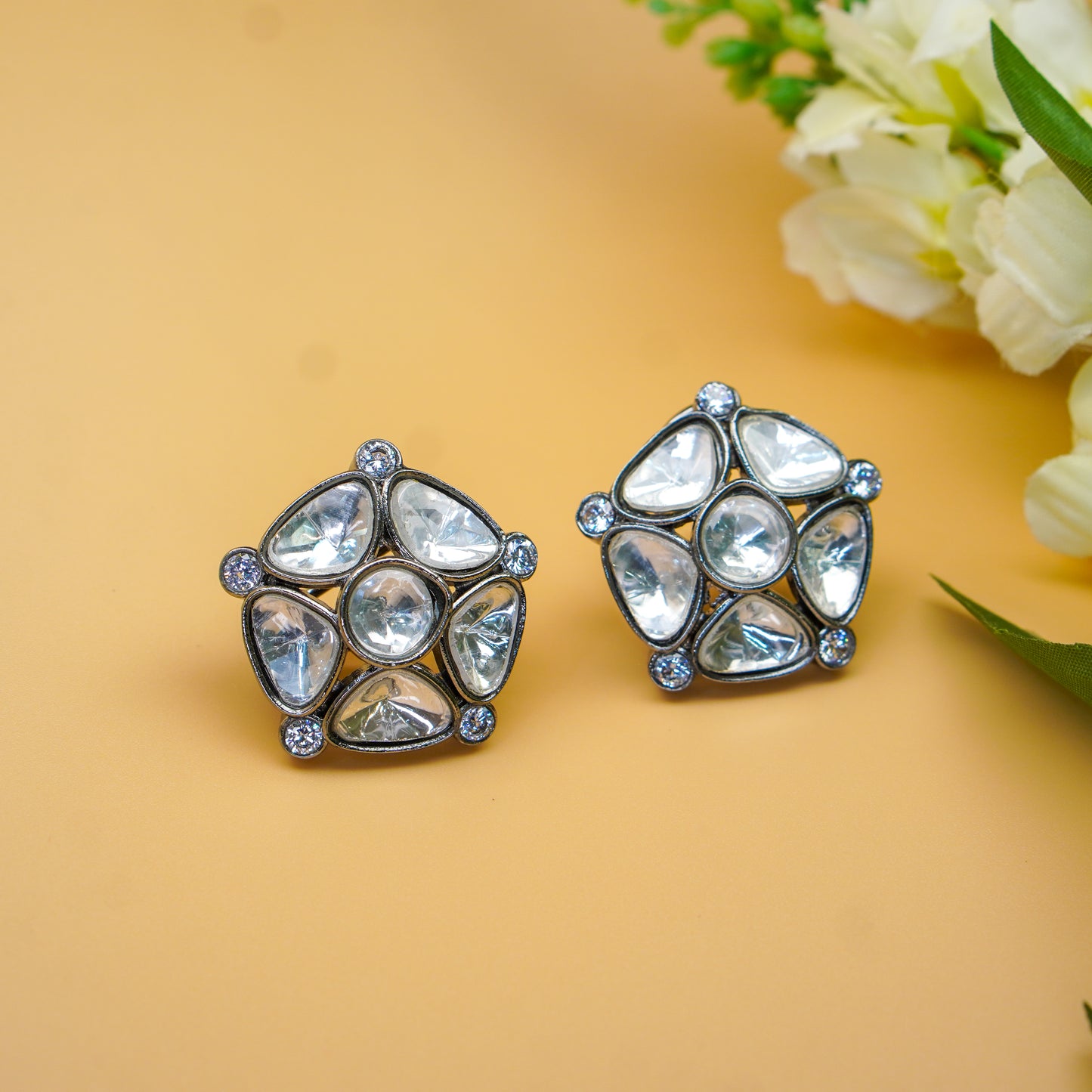 TANUJA EARRING