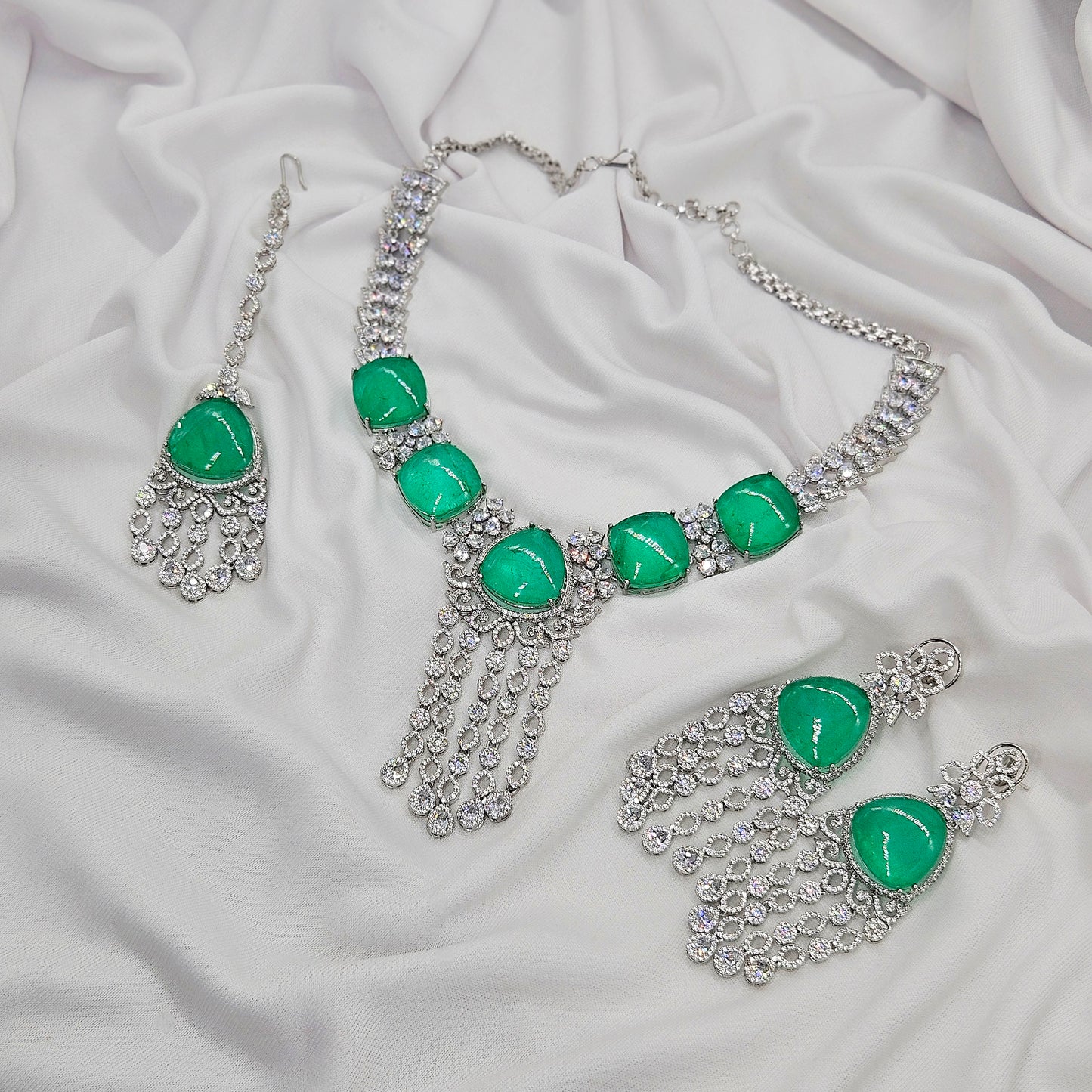 GREEN LUXURY STONE BEADED WITH SILVER HANGING NECKLACE SET