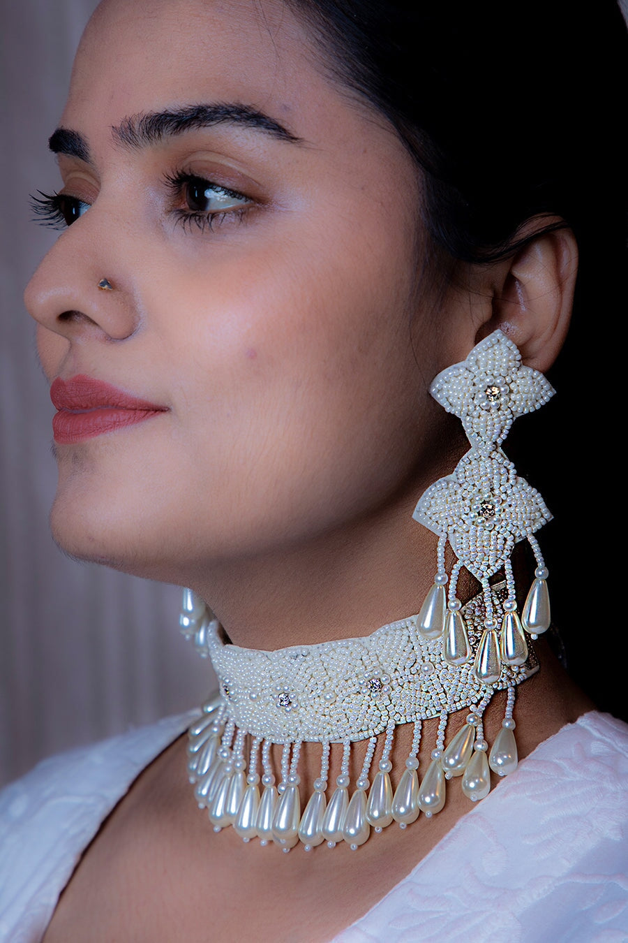 WHITE BEADS CHOKER SET Kavipushp 