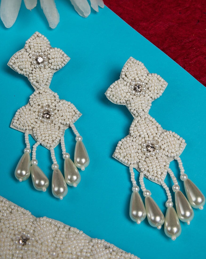 WHITE BEADS CHOKER SET Kavipushp 